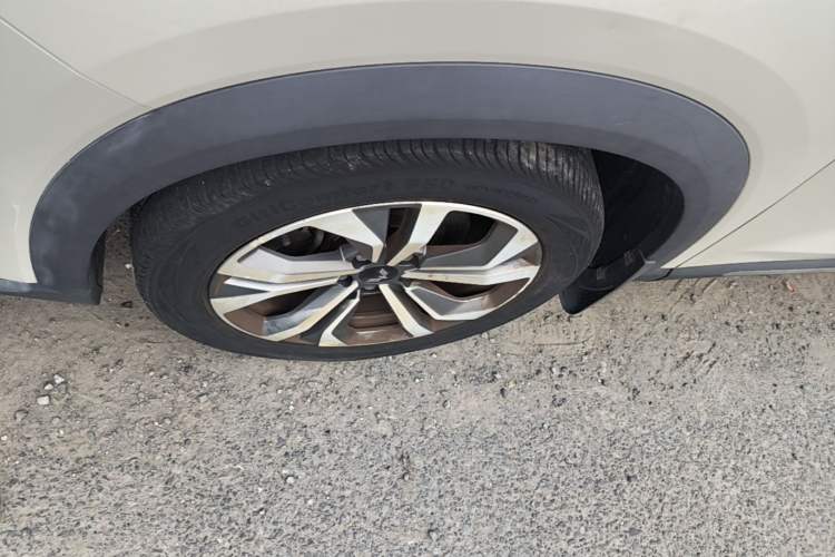 Used Wuling Asta 2021 1.5T CVT Starlight Edition Left Front Wheel Hub