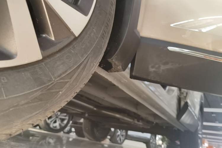 Used Wuling Asta 2021 1.5T CVT Starlight Edition Left Side Sill