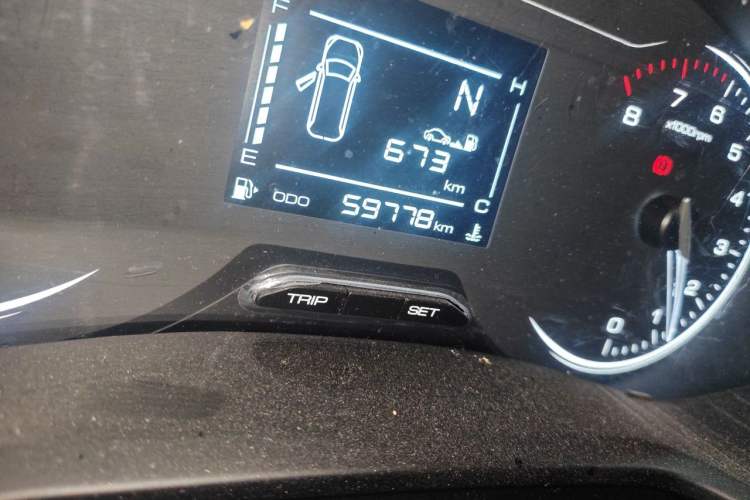 Used Wuling Asta 2021 1.5T Manual Xingyue Edition Odometer Close Up