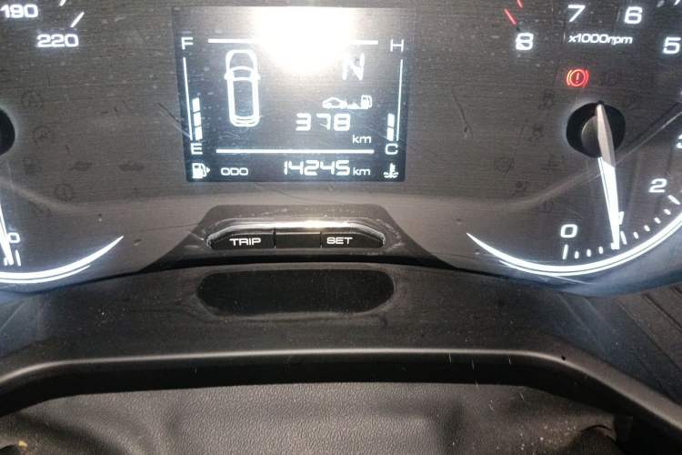 Used Wuling Asta 2021 1.5T Manual Xingyue Edition Odometer Close Up