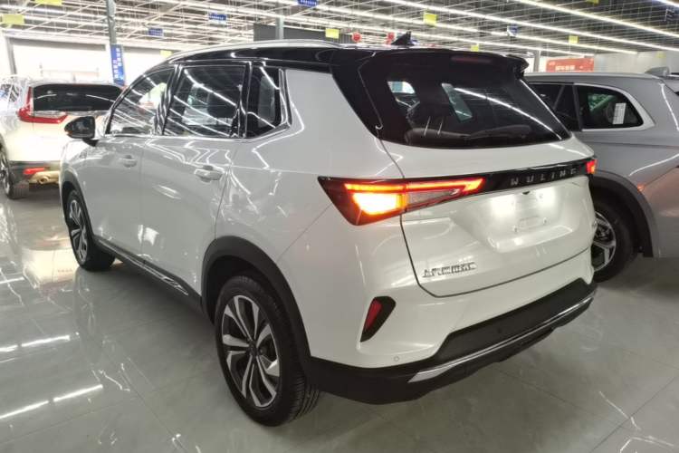 Used Wuling Asta 2021 1.5T CVT Starlight Edition Rear Left 45 Deg