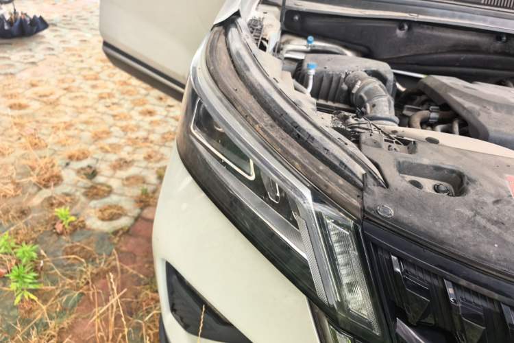 Used Wuling Asta 2021 1.5T CVT Star曜 Edition Right Front Headlight