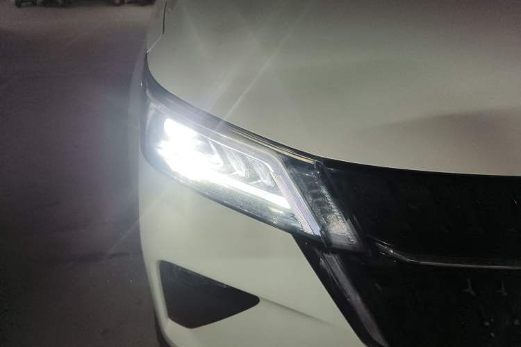 Used Wuling Asta 2021 1.5T CVT Star曜 Edition Right Front Headlight