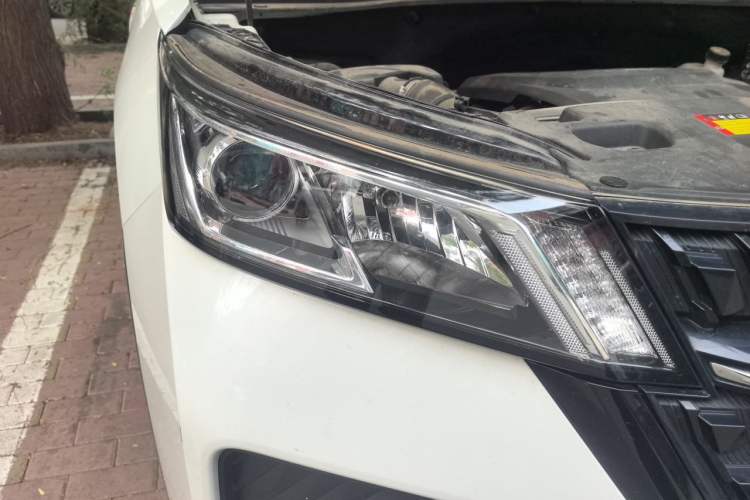 Used Wuling Asta 2021 1.5T Manual Xingyue Edition Right Front Headlight