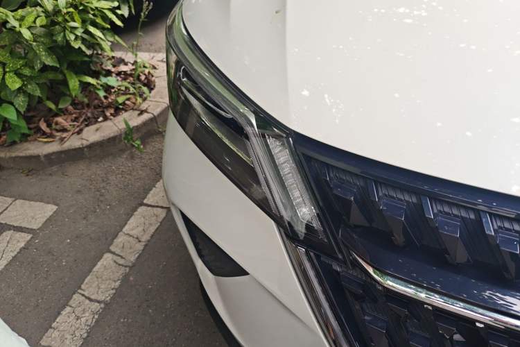 Used Wuling Asta 2021 1.5T CVT Starlight Edition Right Front Headlight