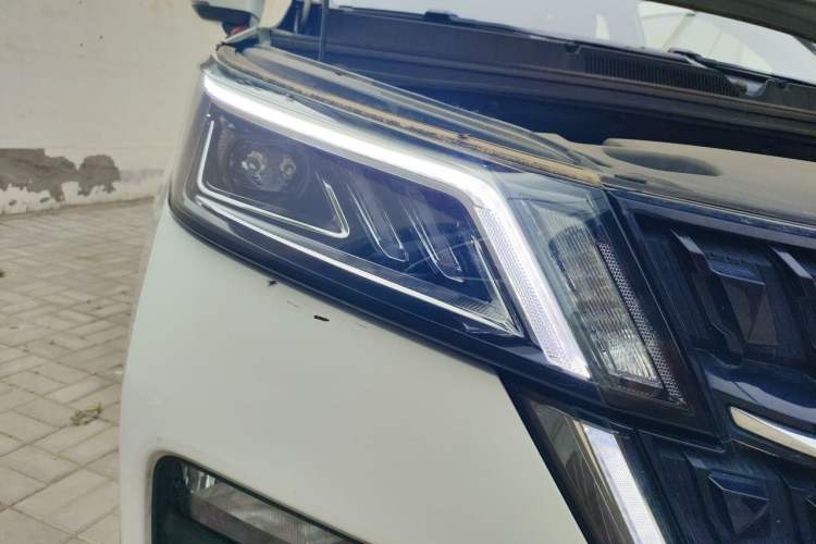 Used Wuling Asta 2021 1.5T CVT Starlight Edition Right Front Headlight
