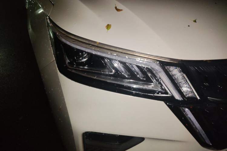 Used Wuling Asta 2021 1.5T CVT Star-Yao Edition Right Front Headlight