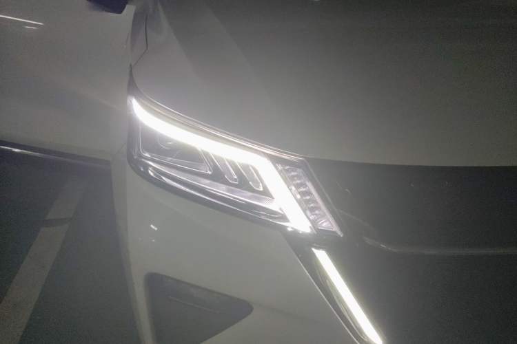 Used Wuling Asta 2021 1.5T CVT Starlight Edition Right Front Headlight