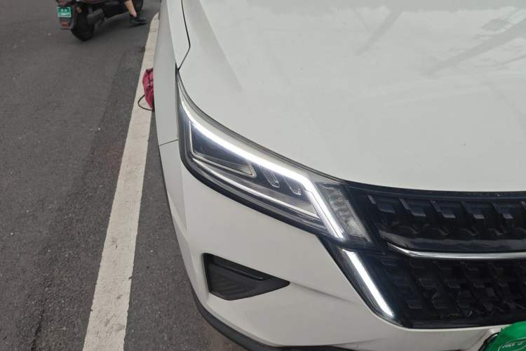 Used Wuling Asta 2021 1.5T CVT Star曜 Edition Right Front Headlight