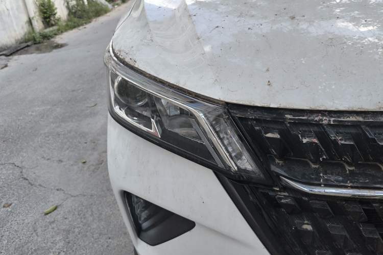 Used Wuling Asta 2021 1.5T Manual Xingyue Edition Right Front Headlight