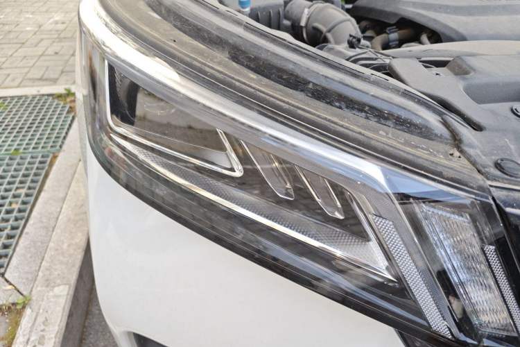 Used Wuling Asta 2021 1.5T CVT Starlight Edition Right Front Headlight