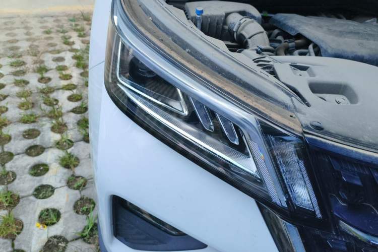 Used Wuling Asta 2021 1.5T CVT Starlight Edition Right Front Headlight