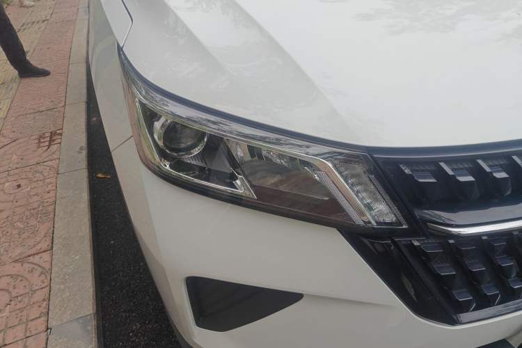 Used Wuling Asta 2021 1.5T Manual Xingyue Edition Right Front Headlight