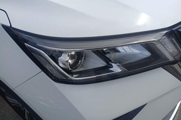 Used Wuling Asta 2021 1.5T Manual Star Edition Right Front Headlight