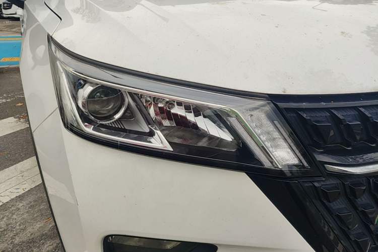Used Wuling Asta 2021 1.5T Manual Xingyue Edition Right Front Headlight
