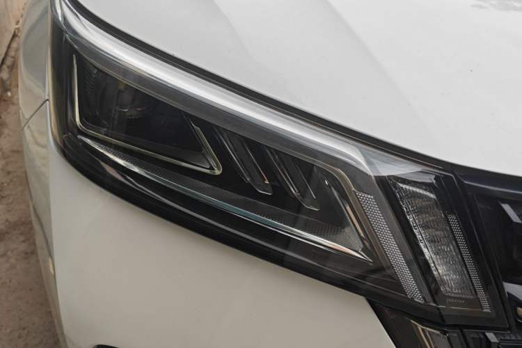 Used Wuling Asta 2021 1.5T CVT Star曜 Edition Right Front Headlight
