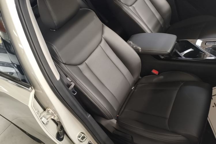 Used Wuling Asta 2021 1.5T CVT Starlight Edition Right Front Seat