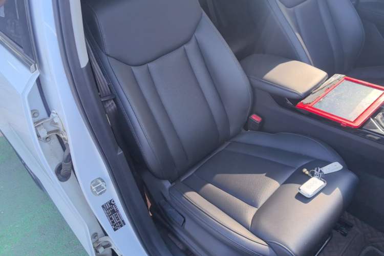 Used Wuling Asta 2021 1.5T CVT Starlight Edition Right Front Seat
