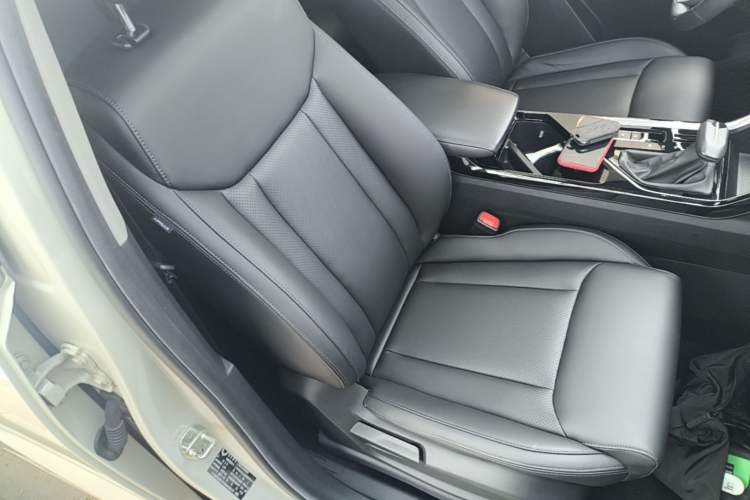 Used Wuling Asta 2021 1.5T CVT Starlight Edition Right Front Seat