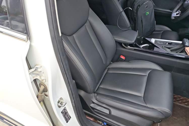 Used Wuling Asta 2021 1.5T CVT Starlight Edition Right Front Seat