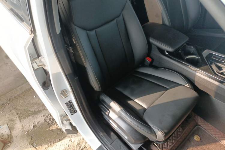 Used Wuling Asta 2021 1.5T CVT Starlight Edition Right Front Seat