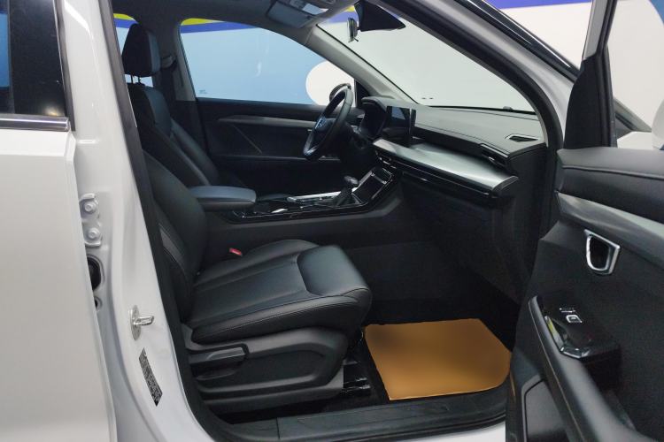 Used Wuling Asta 2021 1.5T CVT Starlight Edition Right Front Seat