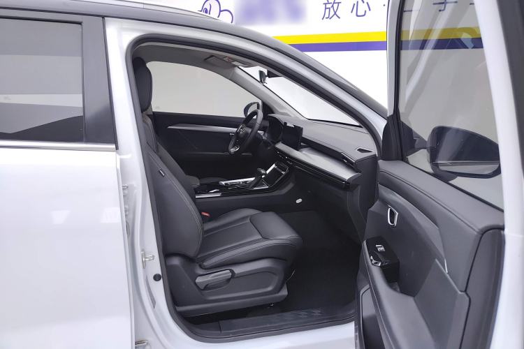Used Wuling Asta 2021 1.5T CVT Starlight Edition Right Front Seat