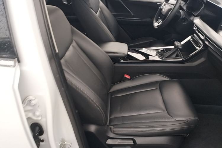 Used Wuling Asta 2021 1.5T CVT Starlight Edition Right Front Seat