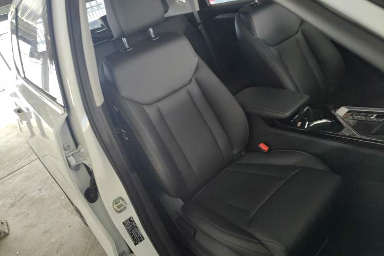 Used Wuling Asta 2021 1.5T CVT Starlight Edition Right Front Seat