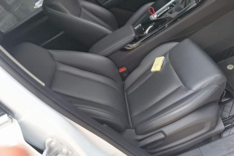 Used Wuling Asta 2021 1.5T CVT Starlight Edition Right Front Seat