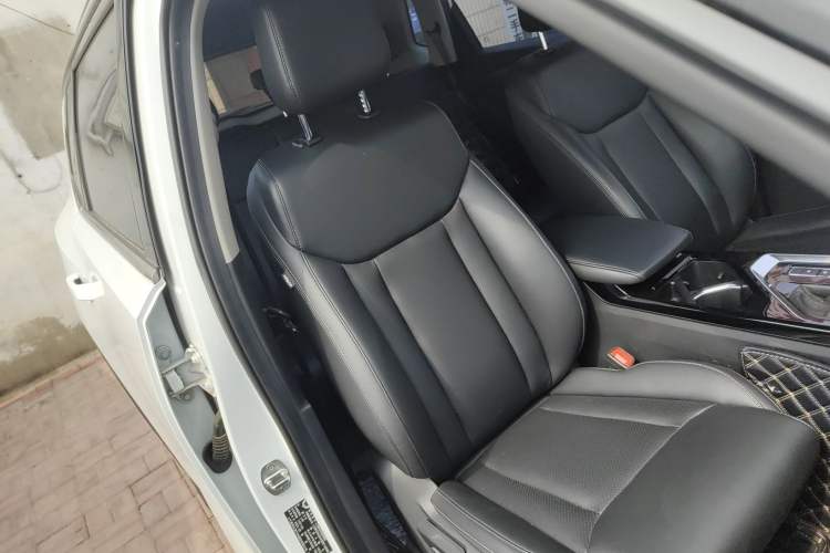 Used Wuling Asta 2021 1.5T CVT Starlight Edition Right Front Seat