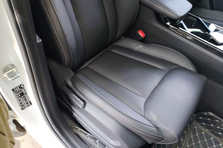 Used Wuling Asta 2021 1.5T CVT Starlight Edition Right Front Seat