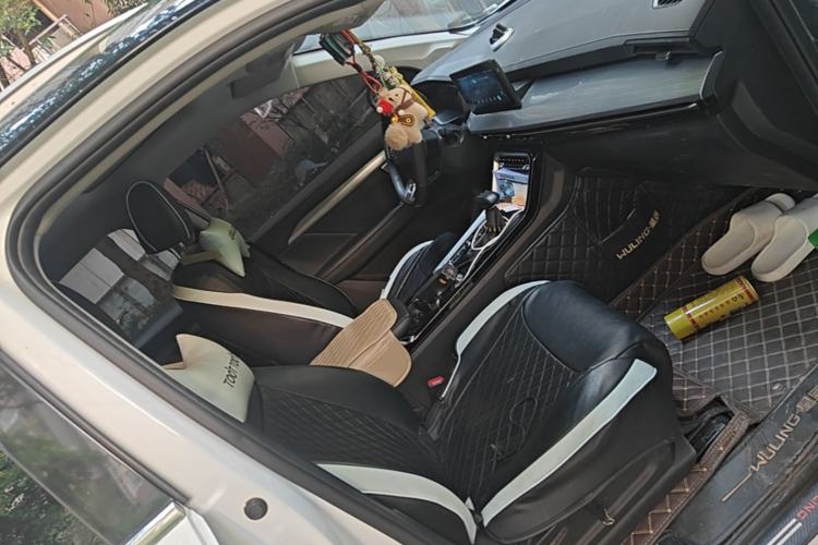 Used Wuling Asta 2021 1.5T CVT Starlight Edition Right Front Seat