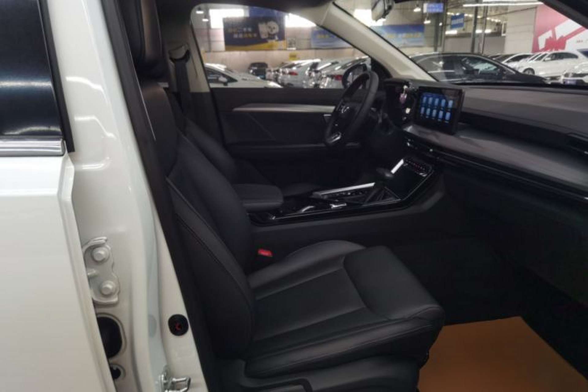 Used Wuling Asta 2021 1.5T CVT Starlight Edition Right Front Seat