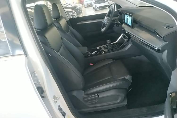 Used Wuling Asta 2021 1.5T CVT Starlight Edition Right Front Seat