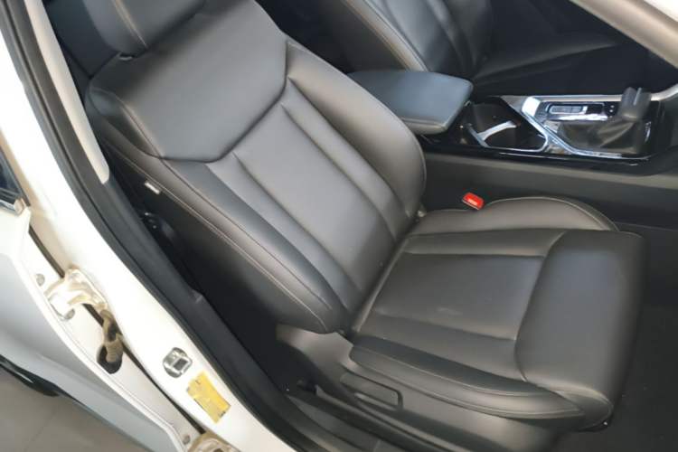 Used Wuling Asta 2021 1.5T CVT Starlight Edition Right Front Seat