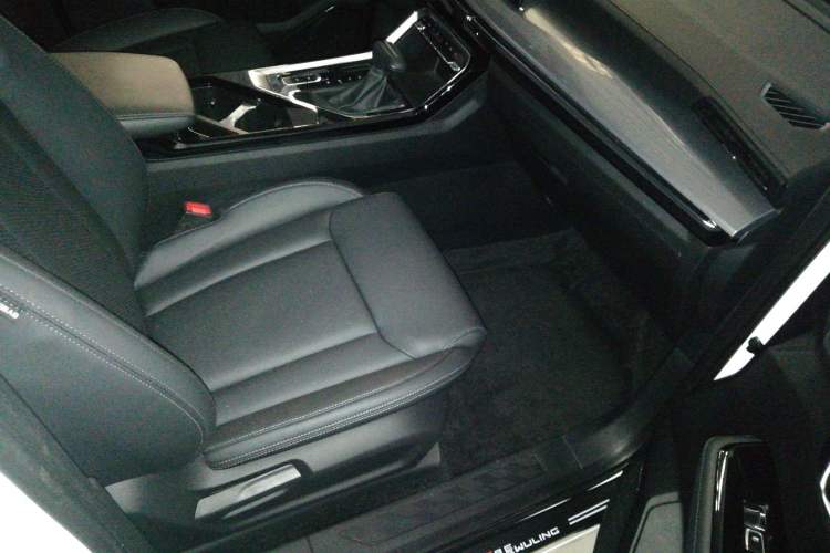 Used Wuling Asta 2021 1.5T CVT Starlight Edition Right Front Seat