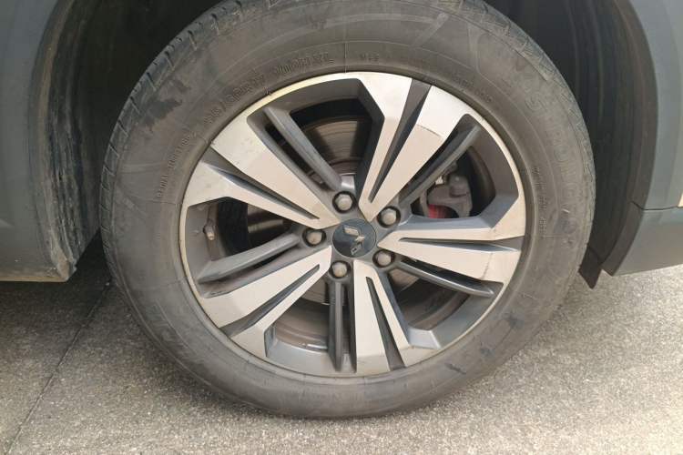 Used Wuling Asta 2021 1.5T Manual Starlight Edition Right Front Wheel Hub