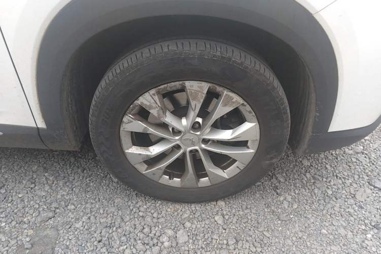 Used Wuling Asta 2021 1.5T Manual Xingyue Edition Right Front Wheel Hub