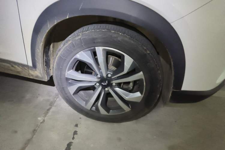 Used Wuling Asta 2021 1.5T CVT Star曜 Edition Right Front Wheel Hub