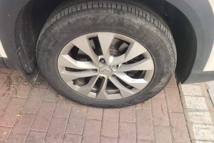 Used Wuling Asta 2021 1.5T Manual Xingyue Edition Right Front Wheel Hub