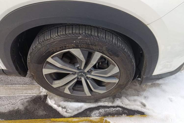 Used Wuling Asta 2021 1.5T CVT Starlight Edition Right Front Wheel Hub