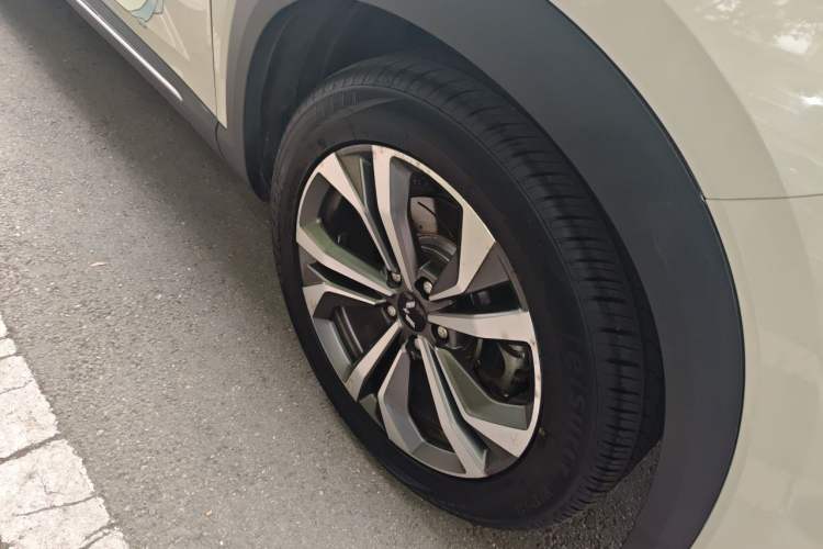 Used Wuling Asta 2021 1.5T CVT Starlight Edition Right Front Wheel Hub