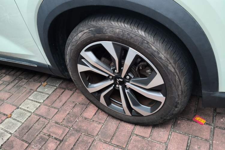 Used Wuling Asta 2021 1.5T CVT Starlight Edition Right Front Wheel Hub