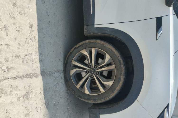 Used Wuling Asta 2021 1.5T CVT Starlight Edition Right Front Wheel Hub
