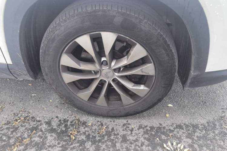 Used Wuling Asta 2021 1.5T Manual Xingyue Edition Right Front Wheel Hub