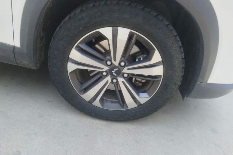 Used Wuling Asta 2021 1.5T Manual Starlight Edition Right Front Wheel Hub