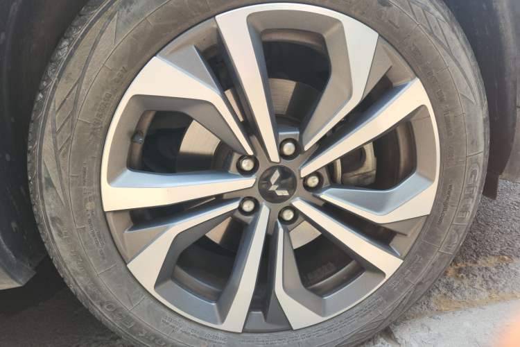 Used Wuling Asta 2021 1.5T CVT Star曜 Edition Right Front Wheel Hub