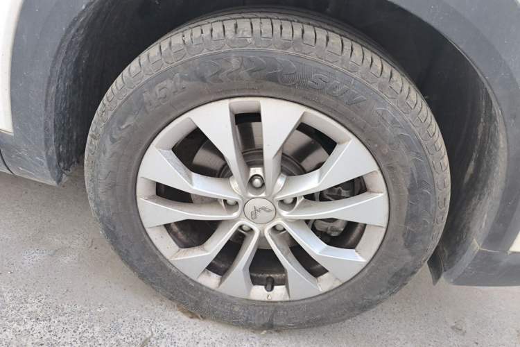 Used Wuling Asta 2021 1.5T Manual Xingyue Edition Right Front Wheel Hub