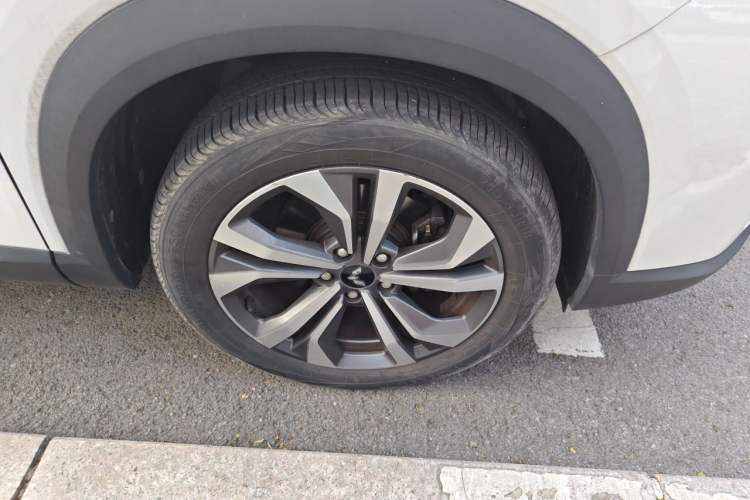 Used Wuling Asta 2021 1.5T CVT Starlight Edition Right Front Wheel Hub